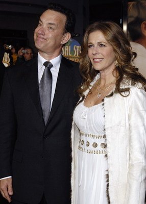 Tom Tom Hanks s manželkou Ritou na světové premiéře ﬁlmu Soukromá válka pana Wilsona.