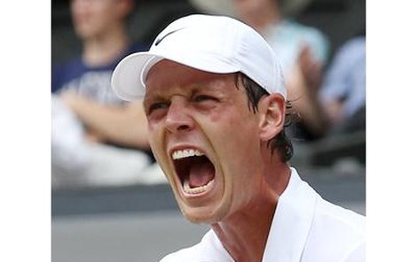 Tomáš Berdych a exploze jeho nadšení během včerejšího semiﬁnále. Svoji práci ve Wimbledonu ale ještě neskončil!