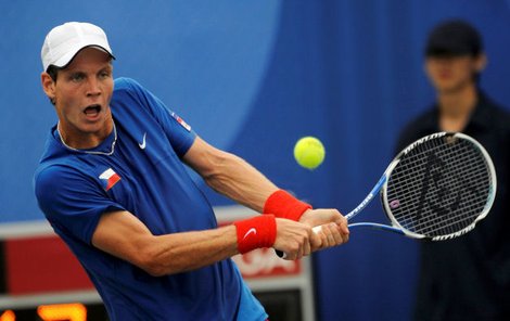 Tomáš Berdych má pořádnou ránu, místo broků ale střílí míčky.