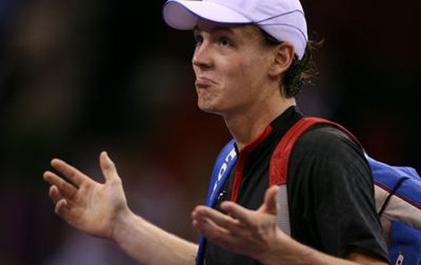 Tomáš Berdych po vítězném zápasem se španělským miláčkem Nadalem jen krčí rameny: Tak jsem asi zlý člověk. Když myslíte...