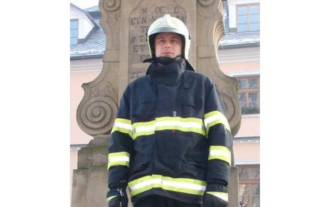 Tomáš Janíček je u hasičů teprve 13 měsíců.