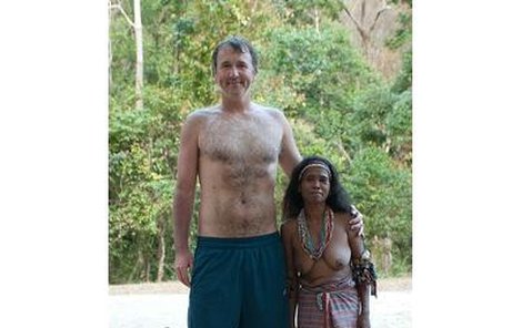 Tomáš Kotouč s šamankou kmene Batak na filipínském Palawanu