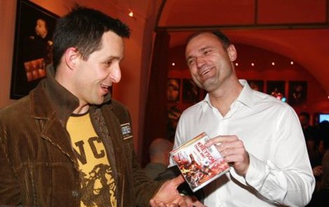 Tomáš Krejčíř pokřtil nové album Kreysonu společně s ministrem vnitra Ivanem Langerem.