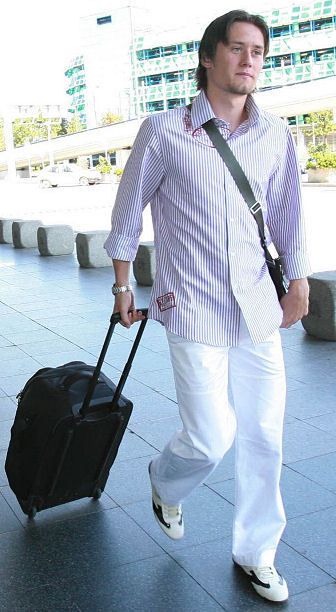 Tomáš Rosický včera odletěl do Londýna. Začíná mu další etapa jeho kariéry: v místním Arsenalu.