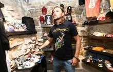 Fotbalový módeman Tomáš Ujfaluši nakupoval v Ed Hardy: »Ujﬁho« Kačenka na trička?