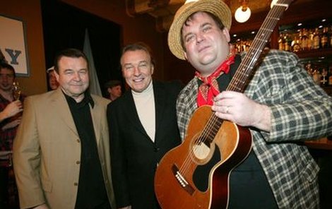 Trio kmotrů Václav Postránecký (65, vlevo), Karel Gott a Radan Dolejš ze Šlapeta.