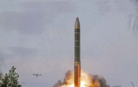 Tuto raketu Topol-M by na nás Rusové vyslali.