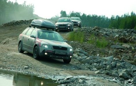 Unikátní expedici uspořádala automobilka Škoda. Z Moskvy do Vladivostoku vyslala deset vozů Scout. Ty během necelého měsíce urazily téměř 10 tisíc kilometrů. A většinu z nich po cestách-necestách...