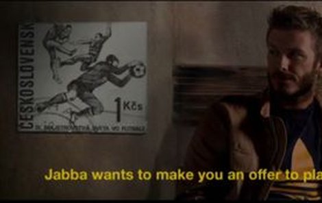 Unikátní výzdoba galaktického baru. Československá známka vedle Beckhama. „Jabba chce, abys hrál v jeho týmu!“