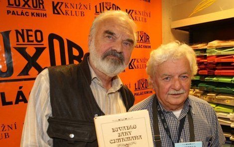 Úplné vydání her a seminářů Divadla Járy Cimrmana pokřtili Zdeněk Svěrák (vlevo) a Ladislav Smoljak.
