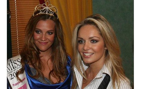 Úřadující Miss ČR Kateřina Sokolová (vlevo) a Miss World Taťána Kuchařová.