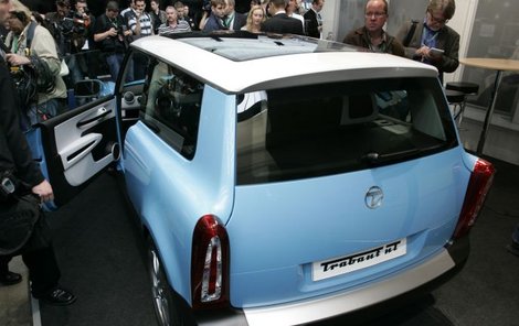 Už nikoli čoudící, ale přísně ekologický má být budoucí Trabant nT. Prototyp se včera ve světové premiéře představil na autosalonu ve Frankfurtu.