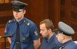 V 11.55 se heparinový vrah Petr Zelenka dozvěděl verdikt soudu: Doživotí...