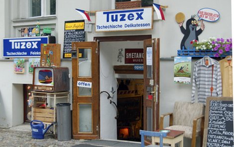 V berlínském Tuzexu najdete typické české pochoutky.