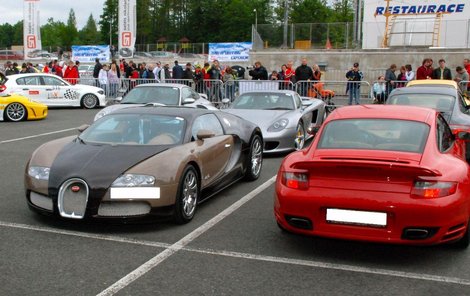 V Brně bylo k vidění i nejrychlejší sériově vyráběné auto – Bugatti Veyron.