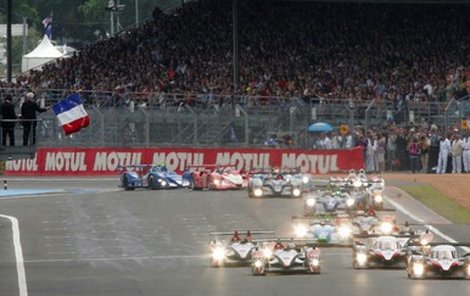 V Le Mans byla odstartována slavná čtyřiadvacetihodinovka.