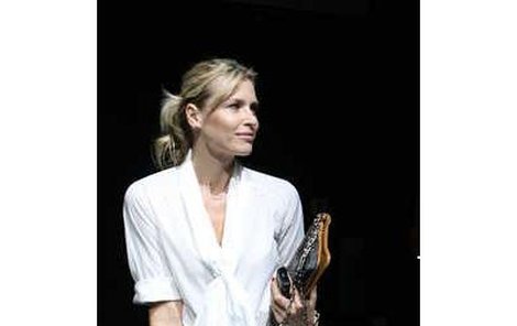 V listopadu usedne Peštová do poroty Elle Style Awards 2009 – módní Oscaři, kteří se budou poprvé rozdávat v Česku.