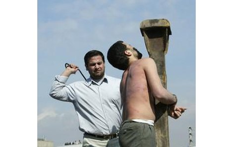 V muslimských zemích je bičování oblíbeným trestem za opilství.
