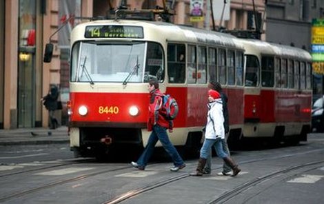 V roce 2007 došlo ke 116 nehodám chodců a tramvají. Pokud začne platit novela silničního zákona, mělo by se toto číslo snížit.