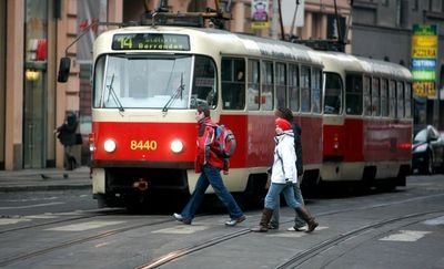 V roce 2007 došlo ke 116 nehodám chodců a tramvají. Pokud začne platit novela silničního zákona, mělo by se toto číslo snížit.