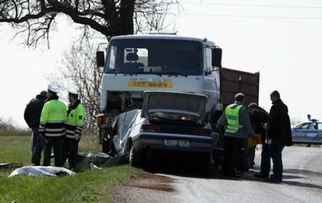 V sešrotovaném autě neměl nikdo šanci přežít.