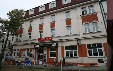 V tomto pokoji hotelu U České koruny zastřelený zločinec Petr a jeho dívka spali.