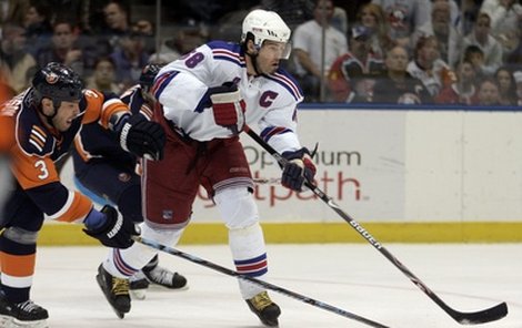 V zápasech proti New York Islanders bývá Jaromír Jágr k neudržení.