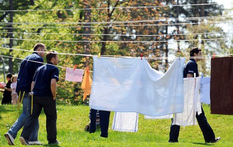 Vašíček, Mansator a Čáslava už vědí, že na cestě k zimáku číhají třeba šňůry s prádlem.