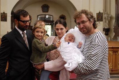 Ve ﬁ lmu Medvídek hraje nejen Marta Issová, ale i Jiří Macháček (vlevo) s dcerou Bertou a dvouměsíční syn Jana Hřebejka Jonáš.