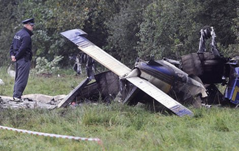 Ve sportovním letadle, které se včera zřítilo na Havlíčkobrodsku, zahynuli dva lidé.