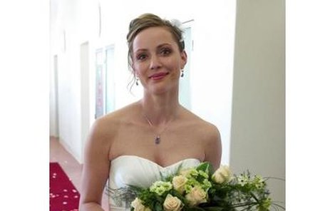 Ve svatebních šatech se Markéta objevila již v seriálu.