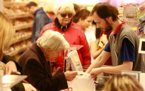 Ve většině supermarketů dostaneme igelitku k nákupu zadarmo.