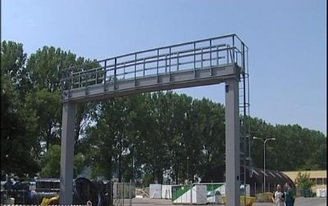 Ve Zlíně se testuje první portál určený k vybírání mýtného na silnicích. 