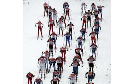 Velkou ztrátu nabrala Kateřina už na startu, kde ji zbrzdily soupeřky a ještě málem udělala kotrmelec. Vpřed se musela probíjet až z třetí desítky!