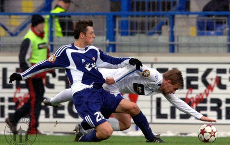 VEZMĚTE NĚKOHO NA FOTBAL! Každý divák, který dnes dorazí na fotbal na Strahov, dostane k zakoupené vstupence další zdarma. Akce platí i pro fanoušky hostů!