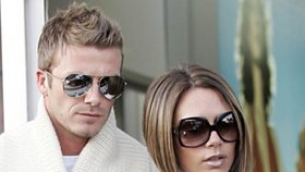 David Beckham vypadá skvěle v brýlích tipu aviator, které nosí také vojáci, či, jak už název napovídá, letci.  Jeho manželka Victoria se zas zamilovala to přehnaně velkých obrouček, které jsou nyní velmi trendy.
