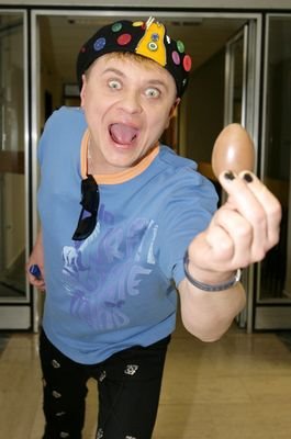 Vilém Čok se pochlubil vykoledovaným velikonočním vajíčkem, o kterém ale tvrdil, že jej snesl!