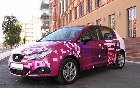 Vizitka testovaného vozu: Seat Ibiza 1,4 16V, Max. rychlost: 175 km/h, Kombinovaná spotřeba: 6,2 l, Zavazadlový prostor: 292 l, Cena: od 304 900 Kč