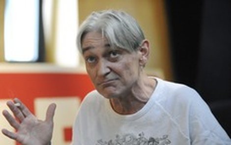 Vladimír Dlouhý s typickou cigaretou v ruce...