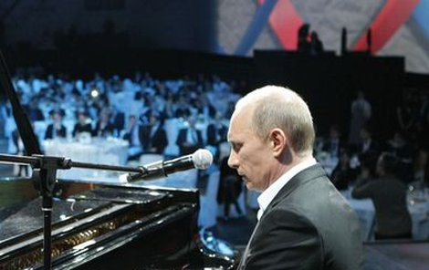 Vladimir Putin (58), ruský premiér.