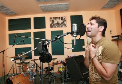 Vlasta Horváth natáčení seriálové písně ve studiu pořádně prožíval.