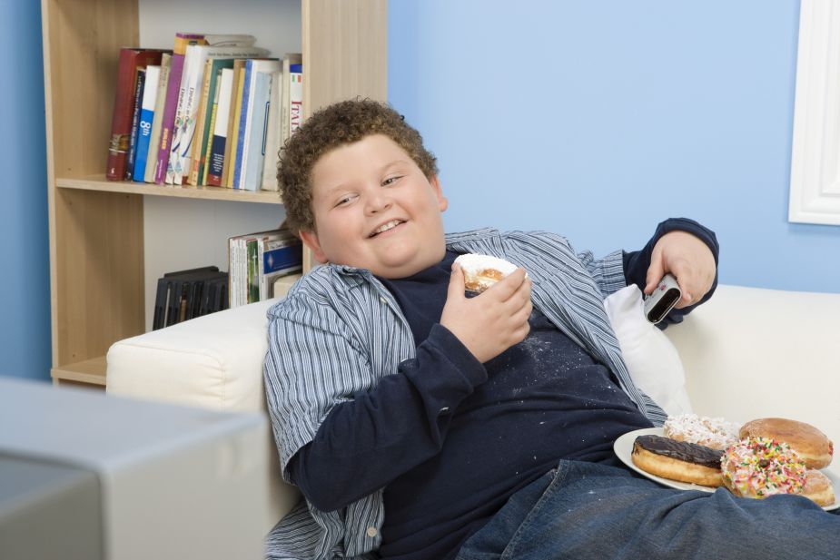 Volný čas děti tráví nejčastěji u televize. Výsledkem je obezita.