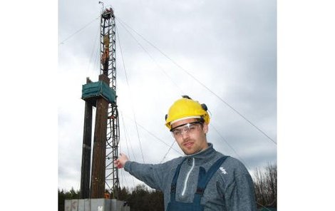 Vrtmistr Aleš Kubis šéfuje týmu naftařů v Dambořicích u Kyjova.