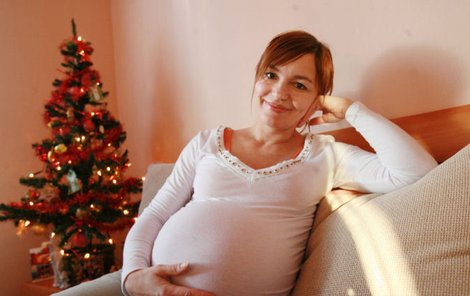 Všem přeji krásné Vánoce. Věřím, že je všichni prožijeme doma, a ne v nemocnici,“ přeje Marcela Kyselová čtenářům Aha!