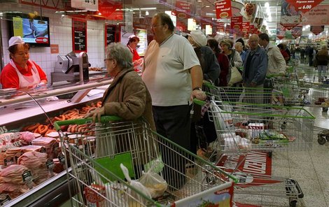 Všude v obchodech je krize, potraviny ale češi kupují dál jako diví...