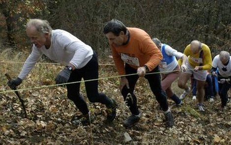 Výběh na Hrádek patří k nejtěžším částem Velké Kunratické. Právě na jeho vrcholu zemřel včera jeden z účastníků...