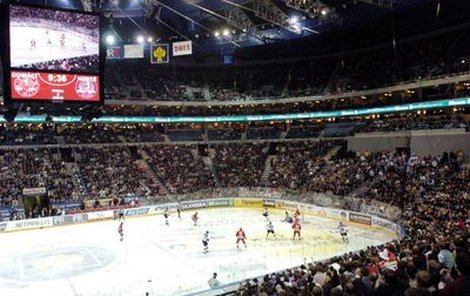 Vyprodaná Sazka Arena? Na hokeji to bylo naposledy v listopadu 2004, když na Slavii přijelo Kladno s Jaromírem Jágrem.