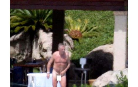 Výřez z fotografie Antonella Zapadu, na níž je zachycen nahý expremiér Topolánek.
