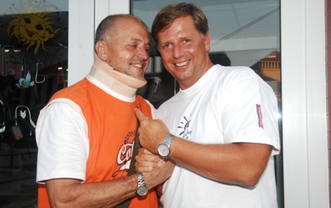 Vystoupení Jana Vančury, který stále nosí po operaci krční páteře korzet, ocenil i hejtman Petr Bendl.