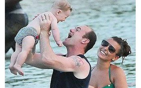 Wayne Rooney s manželkou a synkem v létě na Barbadosu. Rodinné štěstí je pryč...